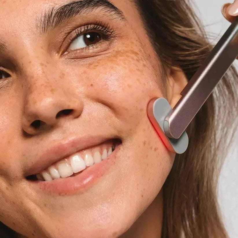 Pavoco Hautpflegegeräte Default Effektives Gesichtsmassagegerät für Damen kompakt mit LED Rotlichttherapie