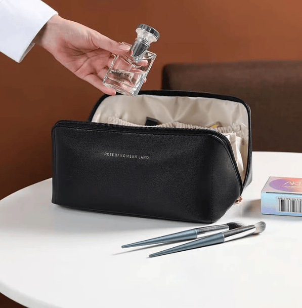 Pavoco Schönheitsaufbewahrung & -organisatoren Schwarz Elegante Kosmetiktasche für Damen kompakt wasserabweisend mit Fächern