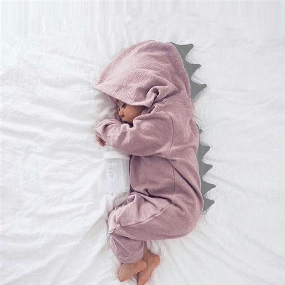 Pavoco Babykleidung Rosa / 0-3 Monate Kuscheliger Baby-Overall für Unisex mit Dinosaurierkapuze aus Baumwolle