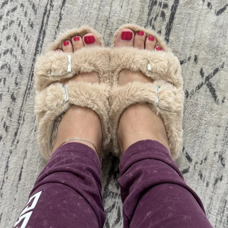 Pavoco Hausschuhe Stilvolle Hausschuhe für Damen warm mit Plüschfutter Winter bequem