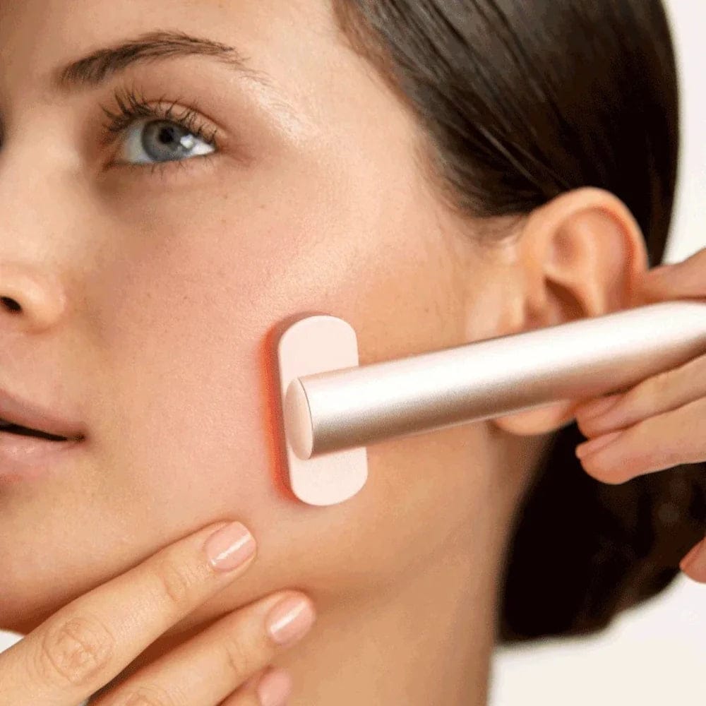 Pavoco Hautpflegegeräte Default Effektives Gesichtsmassagegerät für Damen kompakt mit LED Rotlichttherapie