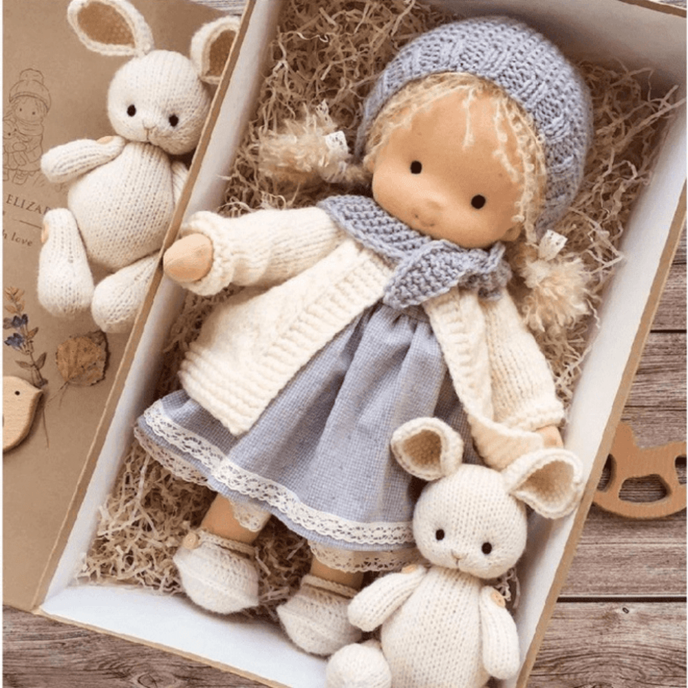 Pavoco Puppen ElsieSnow Kuschelige Waldorfpuppe für Kinder handgefertigt hypoallergen