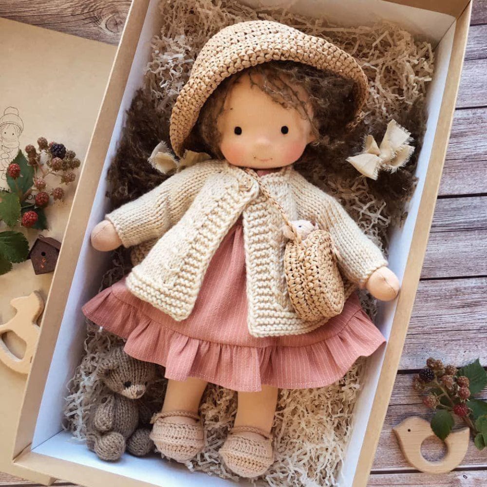 Pavoco Puppen HazelMae Kuschelige Waldorfpuppe für Kinder handgefertigt hypoallergen