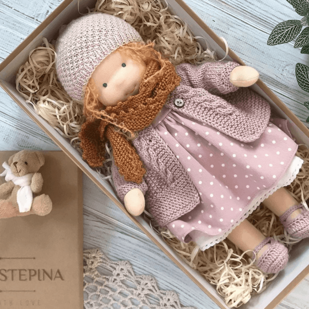 Pavoco Puppen MilaDot Kuschelige Waldorfpuppe für Kinder handgefertigt hypoallergen